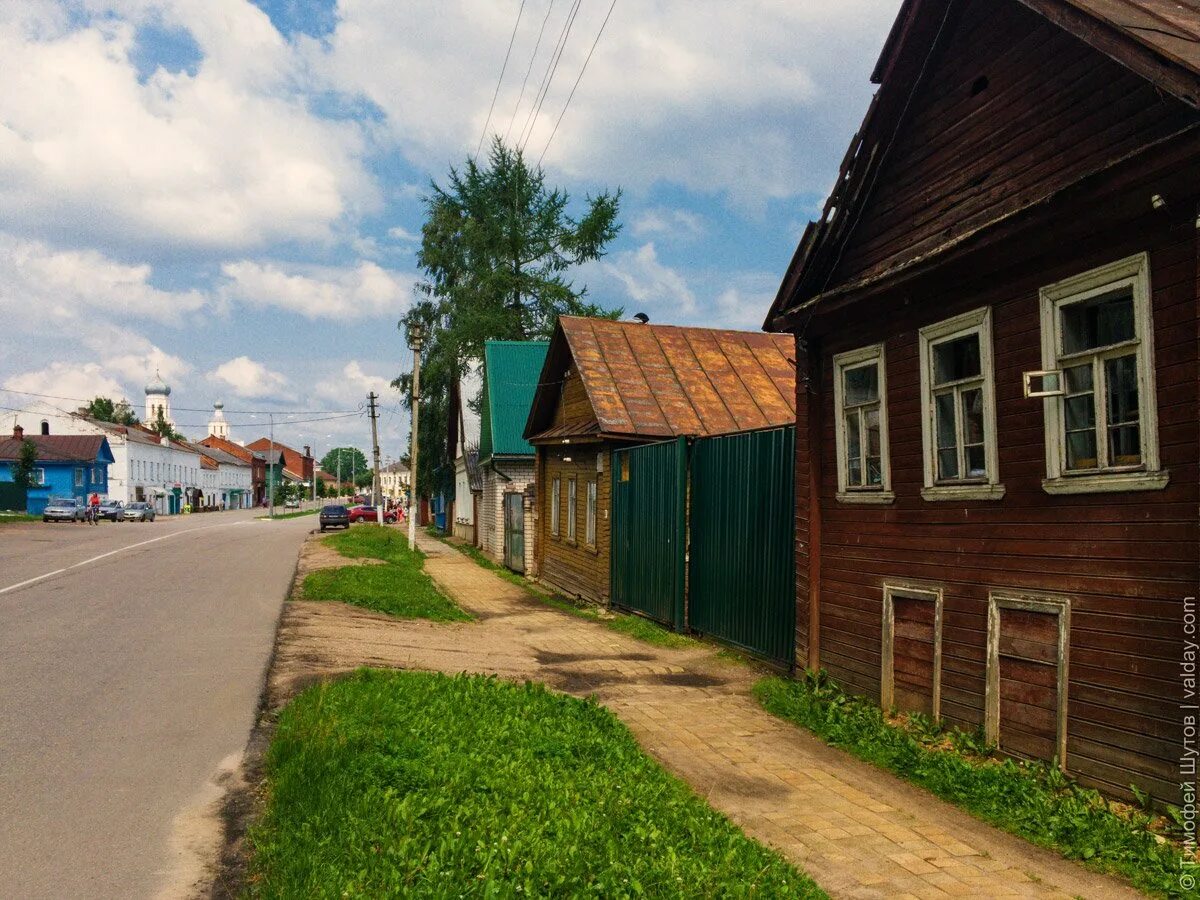 Улицы город валдай. Валдай центр города. Улицы город валдай. Валдай центр города. Валдай центр города.