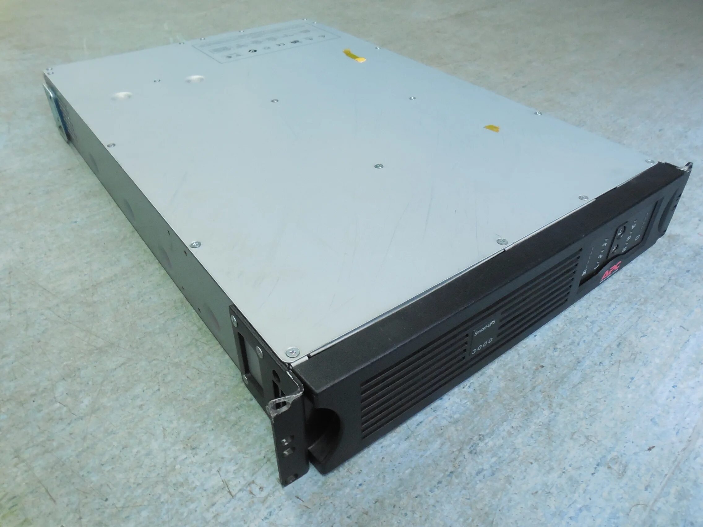 Ибп apc smart 3000. Apc smart ups 3000. apc 3000 smart ups accumulator. smart ups xl modular 3000. apc 3000 smart ups батарея.