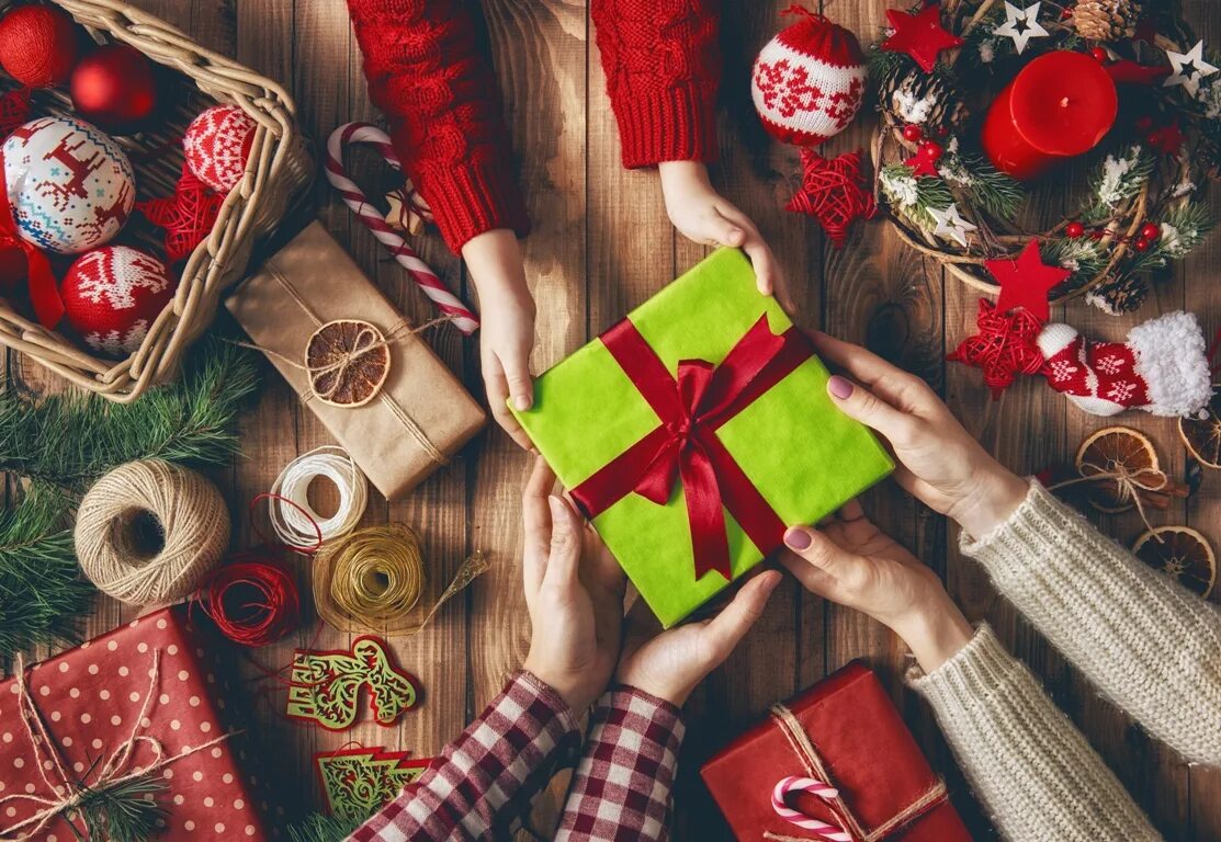 Креативные подарки на новый год. Поларкиина новый год своими руками. Подарки на новый год недорогие детские. Подарки на нг 2024 подростку. Новогодние коробочки для подарков.