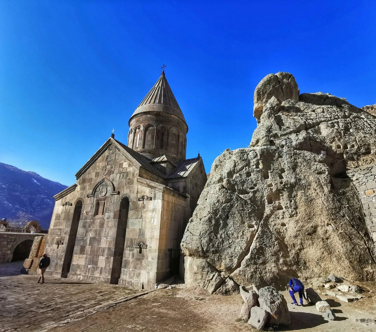 Ереван храм гегарт. Гарни гегард. Гарни гегард в армении церковь. Монастырь гегард армения. Гегард армения храм.