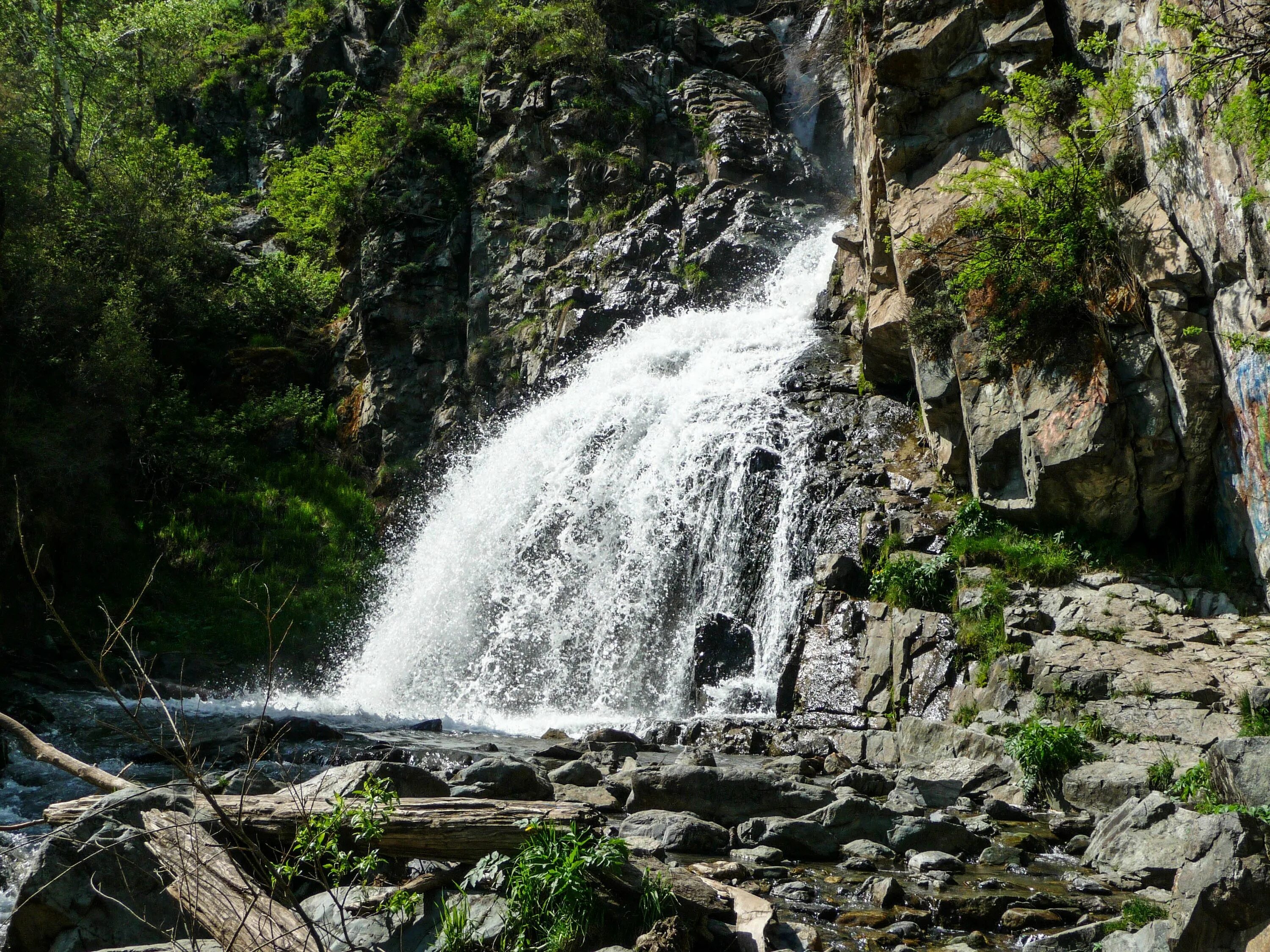 Камышинский водопады горный алтай. Камышлинский водопад горный алтай. Водопад текелю горный алтай. Камышлинский. Киште водопад горный алтай.