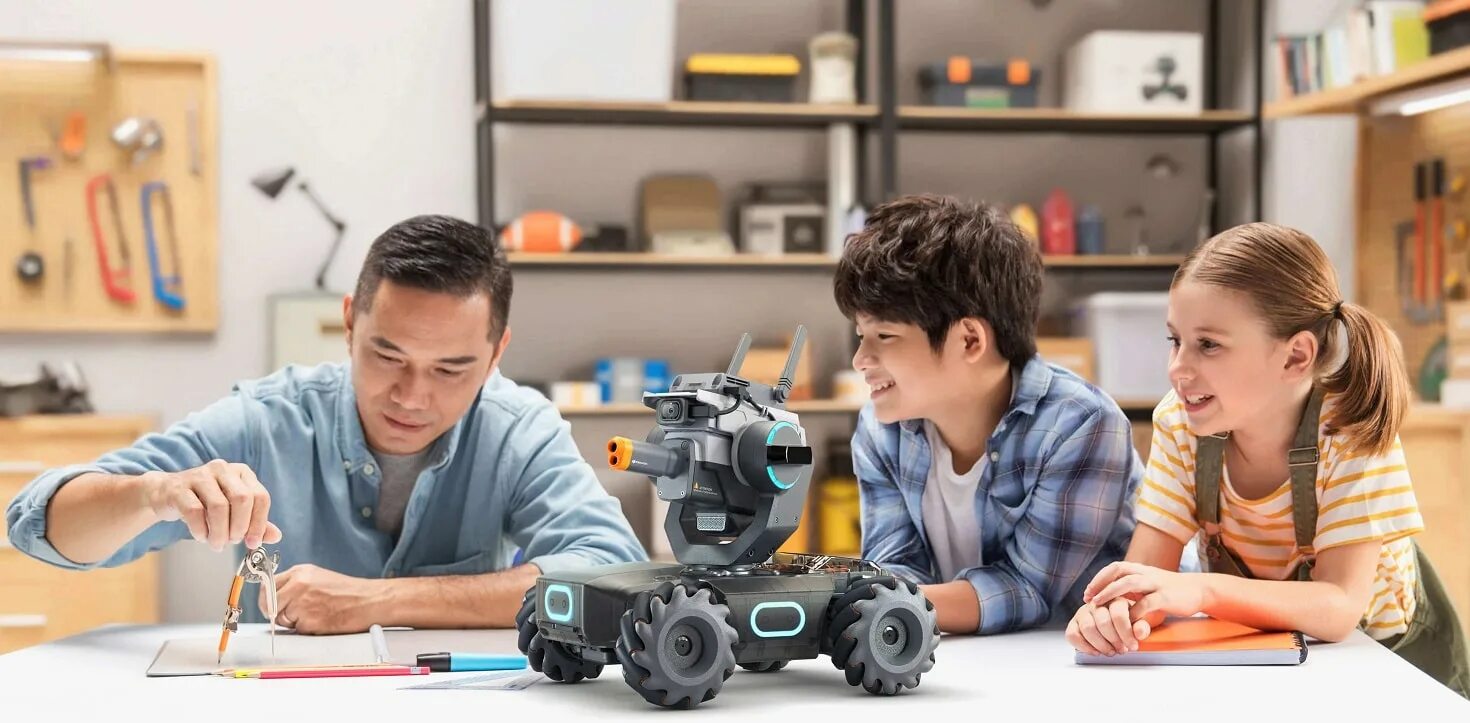Робототехника. Робототехника для детей. Робототехника подростки. Робототехник профессия. Учится робототехники