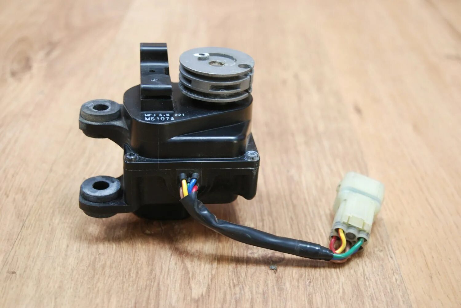 Сервопривод хонда. Сервопривод заслонки печки honda cr v 4. Заслонка сервопривода honda cbr 954rr. Сервопривод civic 5d. Сервопривод хонда.