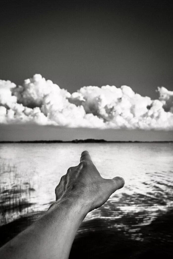 жизнь прекрасна черно белое. фотоискусство черно белая. черно белая фотография пейзаж. дети в белом. черно-белая жизнь.