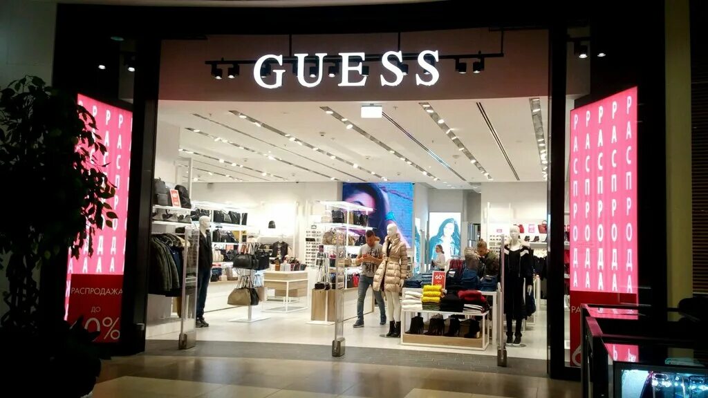 Guess фото магазина. 21 shop самара. фирмы одежды популярные. лицо гидры итальянского бренда одежды. бренды одежды новосибирск.