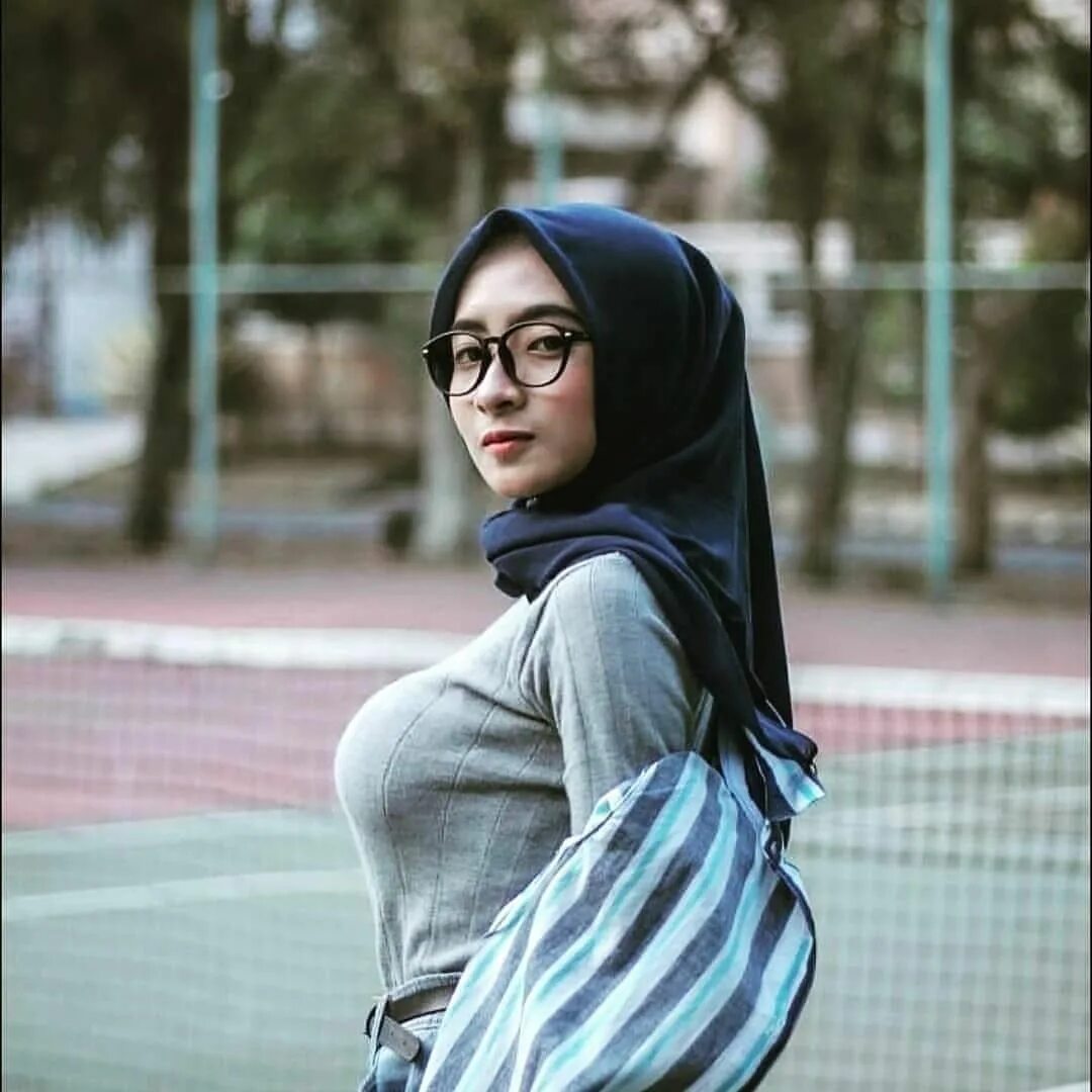 Sotwe hijaber. Индонезия девушки мусульманки. Индонезия девушки в хиджабе. Индонезийка девушка мусульманка. Jilboobs 2020.