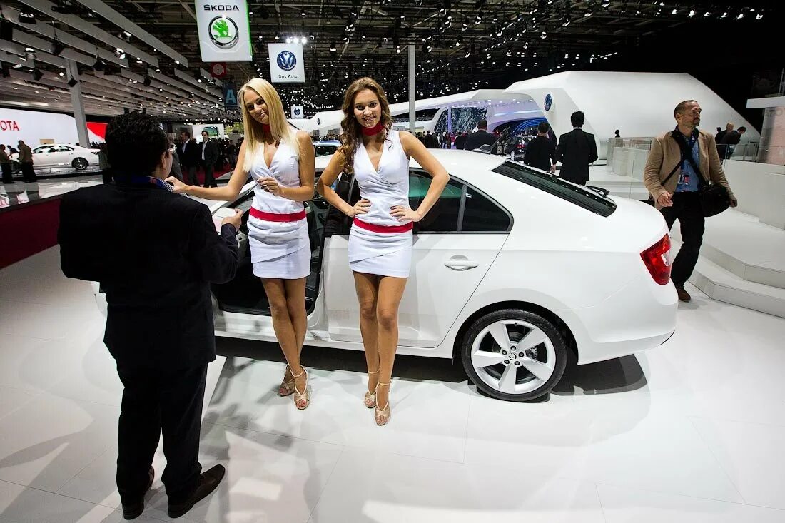 Несколько автомобилей. Машины суперкары. Авто на два дня. R2 машина. Авто на два дня.