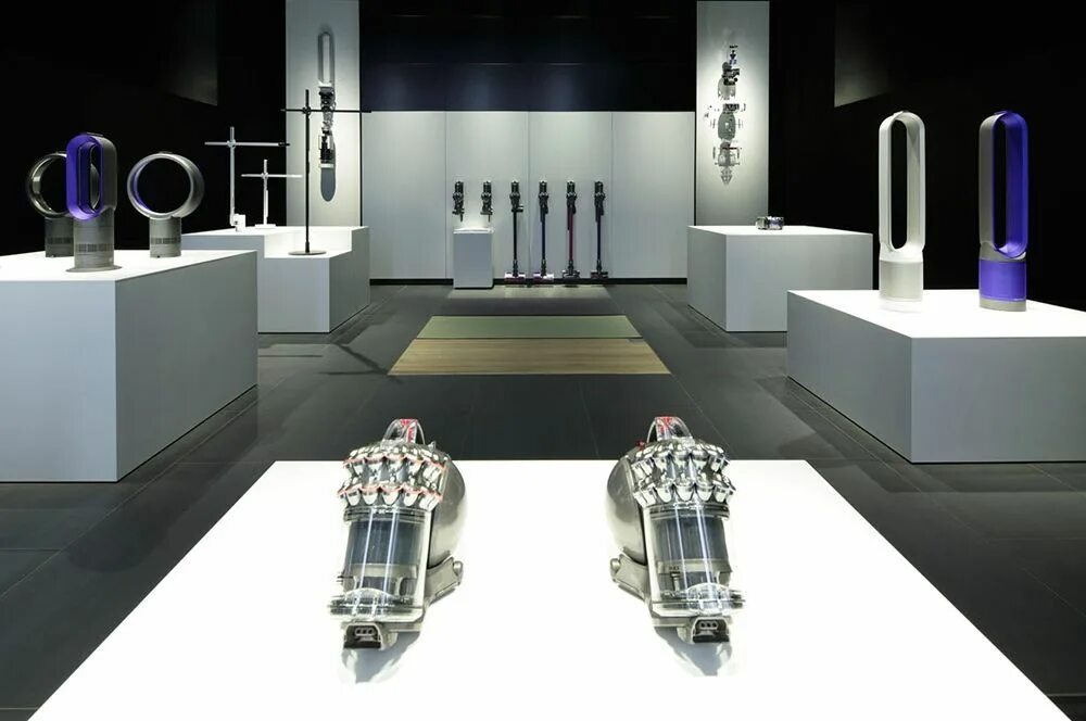 Дайсон офис. Мега Химки Dyson фирменный магазин. Выставочный стенд Dyson. Dyson Showroom. Купить магазин дайсон