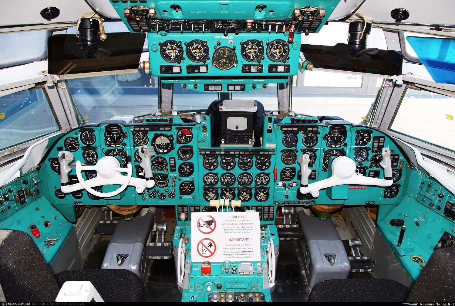 62 ok. Приборное оборудование ил-62. Ил 62 приборы. Штурвал ил 62. Ил-62 расшивка.