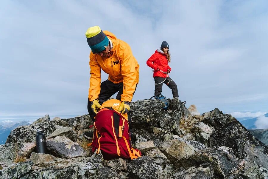 Куртка для альпинизма женская. Восхождение на эверест. Simond alpinism light. Снаряжение для зимнего туризма. Эверест покорение вершины.