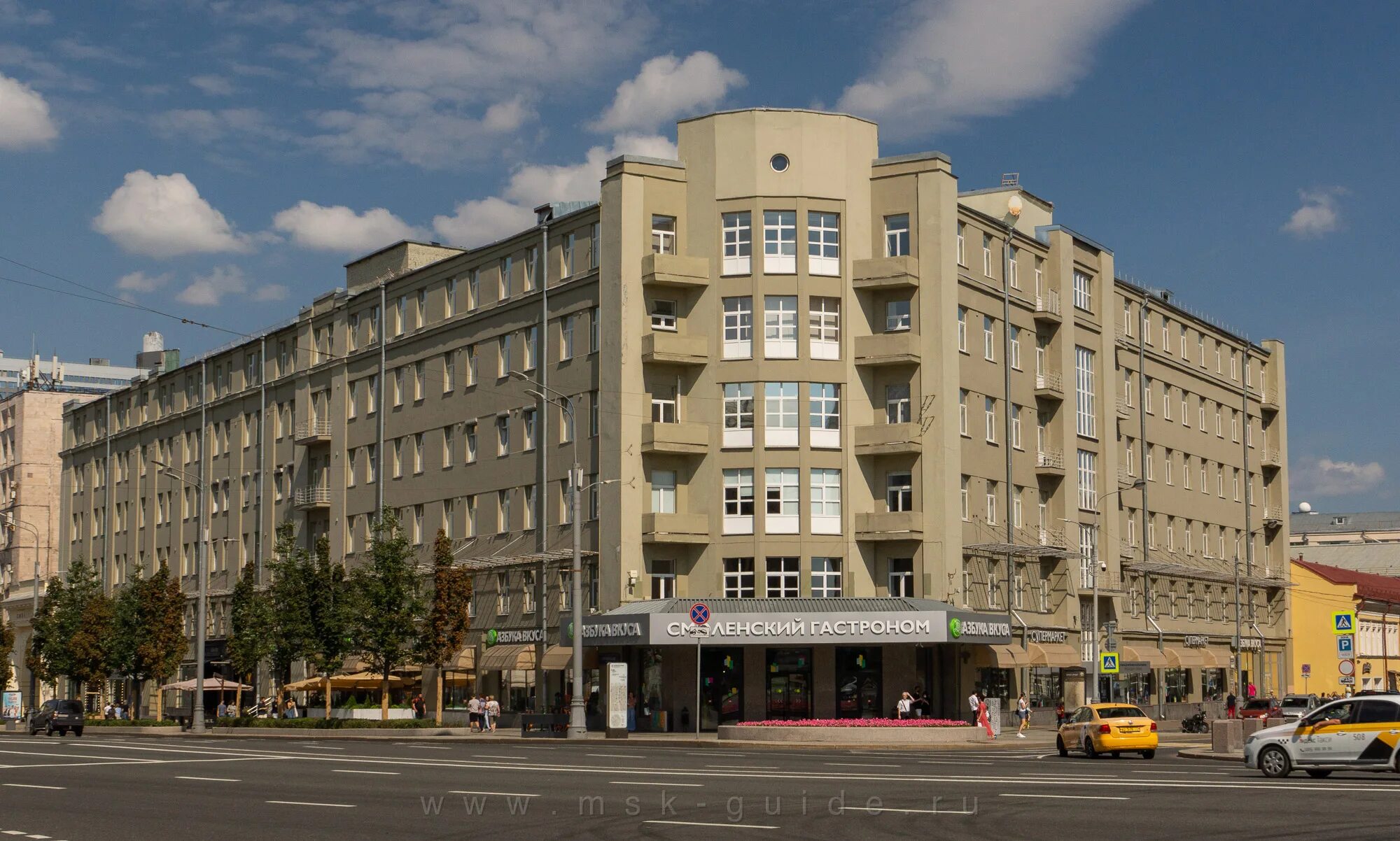 Арбат смоленск. Смоленская площадь гастроном. Смоленский гастроном на Арбате. ТОРГСИН Смоленская площадь. Арбат 54/2.