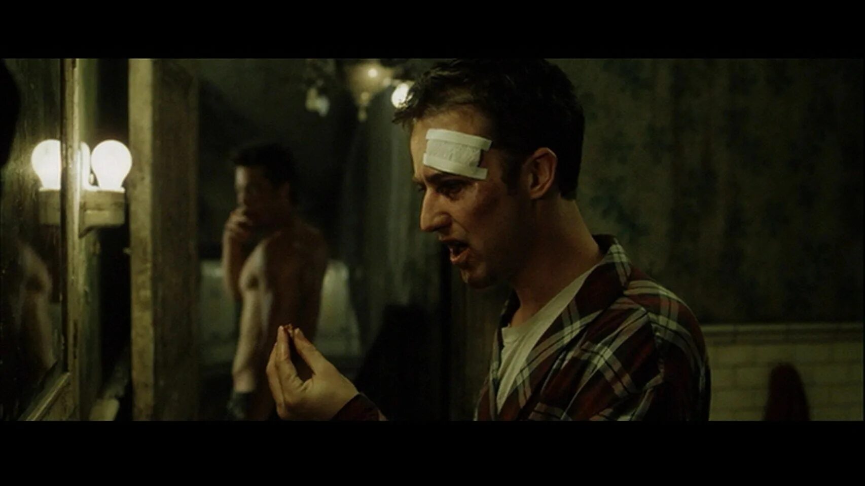 эдвард нортон интерстеллар. Fight club аниме. бойцовский клуб тайлер варит мыло. бойцовский клуб фильм 1999 поцелуй. пасхалки в конце бойцовского клуба.