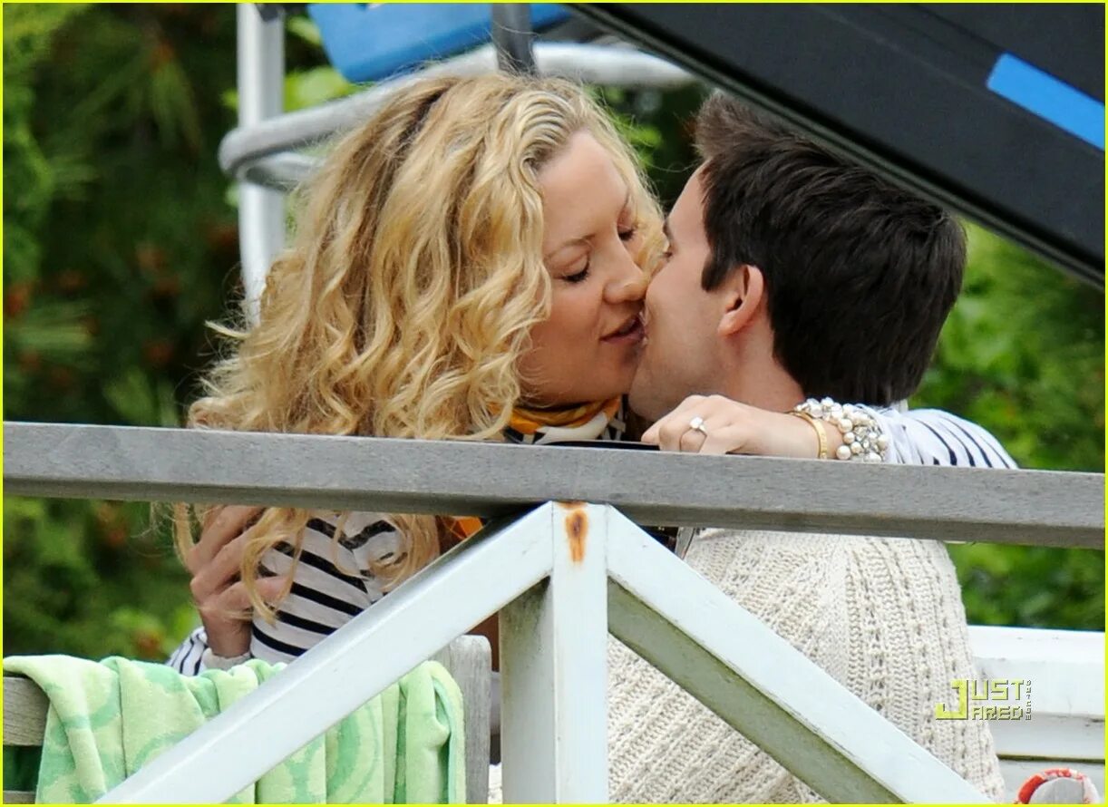 Неудачный поцелуй. Неудачный поцелуй. Поцелуй. Что если бы мы поцеловались. Смешной поцелуй.