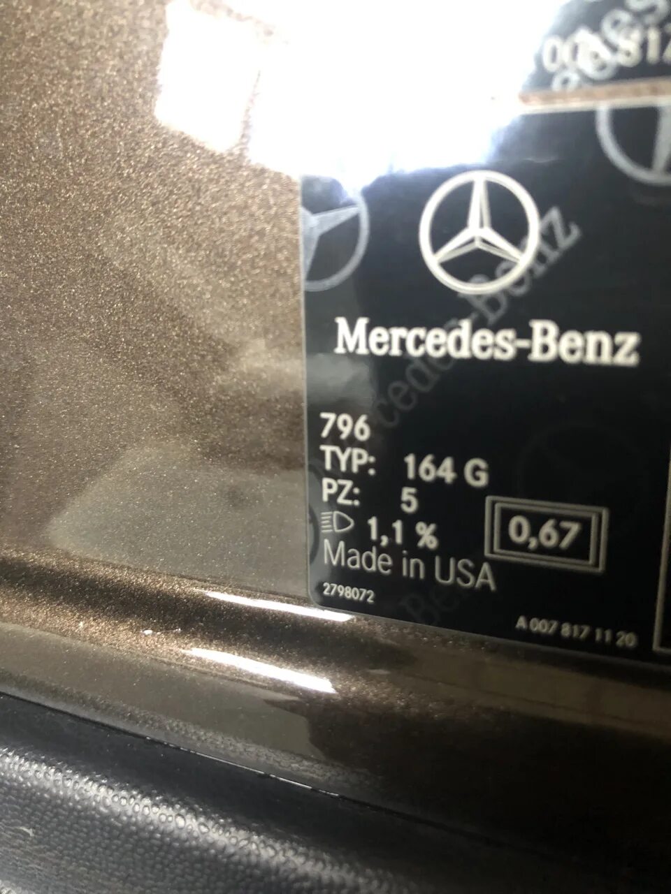 Номер краски мерседес. Дублирующая табличка mercedes w211. Вин код мерседес 204. Вин код мерседес 221. Код цвета краски mercedes sprinter 2002 год.