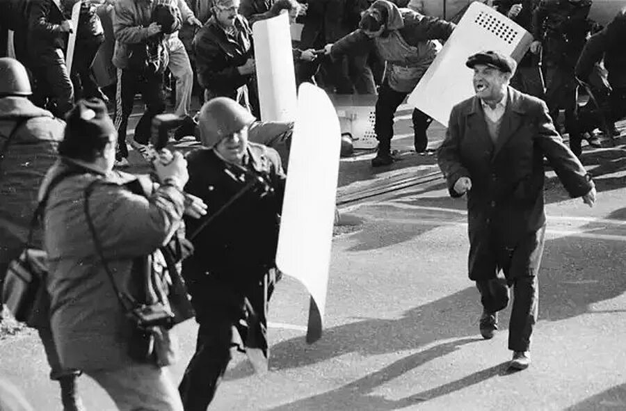 Первомайская демонстрация 1993. Октябрь 1993 года.