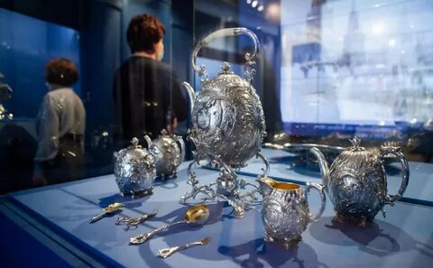 На выставке продали ювелирные изделия за 9