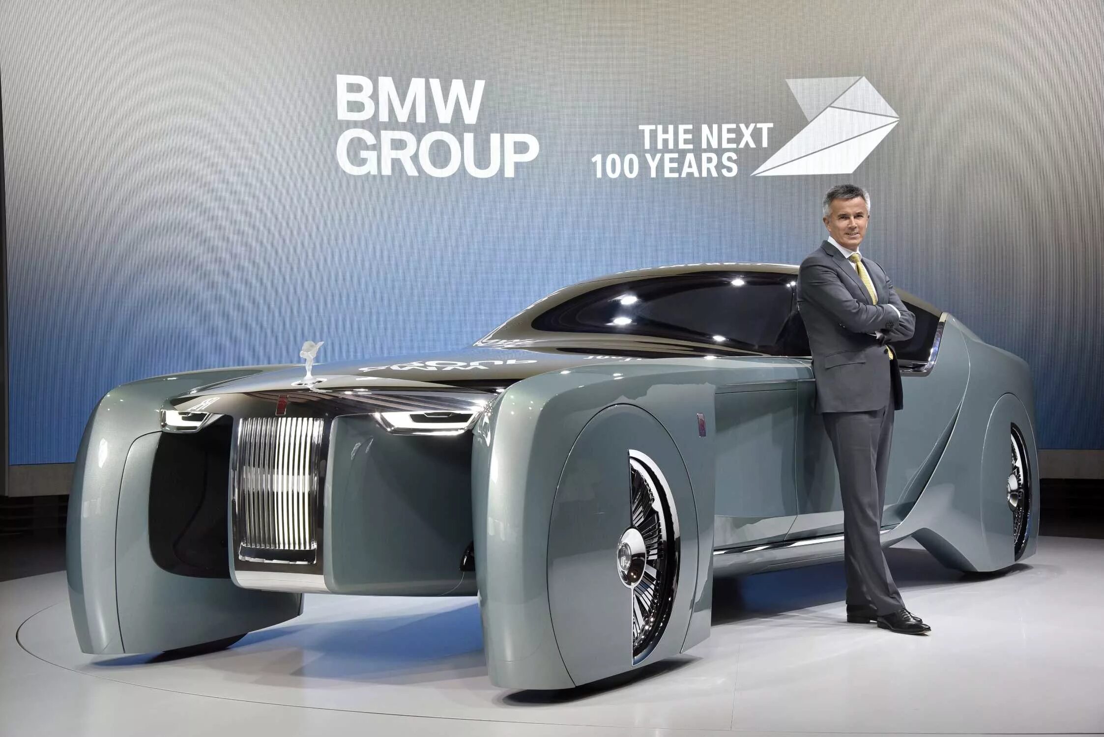 Актриса из рекламы роллс ройс. Rolls Royce 103ex. Rolls Royce Spectre. Rolls Royce Vision next 100. Rolls-Royce Vision next 100, Giles Taylor,