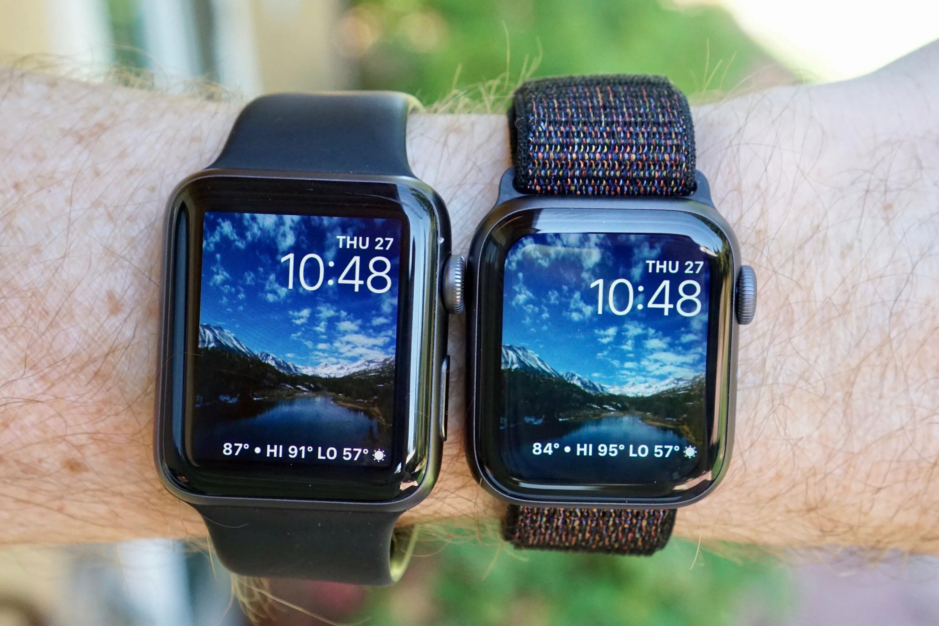 Apple watch se 40mm vs 44mm. Apple IWATCH 3 42mm. Эппл вотч 4 40 мм. Apple watch 5 44 мм размер экрана. Apple watch se 2023 сравнение