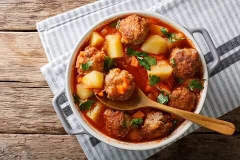Тефтели тушеные с овощами