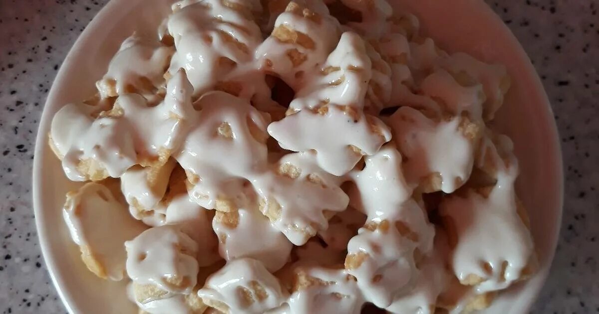 Хворост со сгущенным молоком 450 гр завод алешина. Хворост со сгущенкой. Картофельные подушечки снек. Хворост красивые формы. Хворост на кефире.