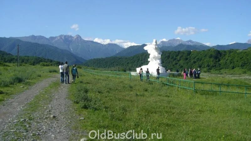 Экскурсии Владикавказ летом. Владикавказ горы экскурсии рогалик. Владикавказ горы на границе с Грузией мангальные зоны. Владикавказ горы пьешь сок.