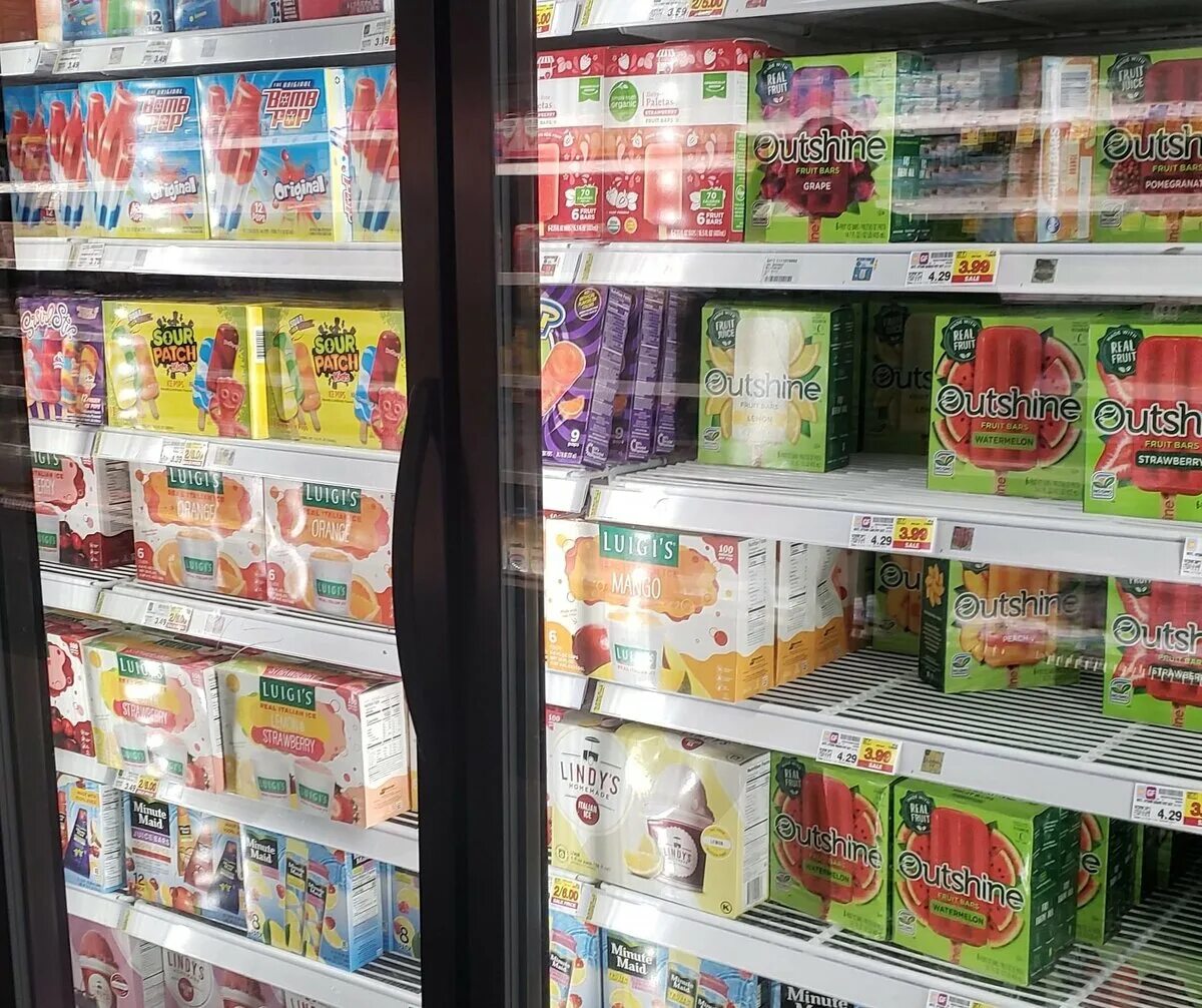 Мороженое магазин гастроном. Кафе-мороженое выпечка. Магазин мороженого ангария. Хранение мороженого. Магазин "мороженое".