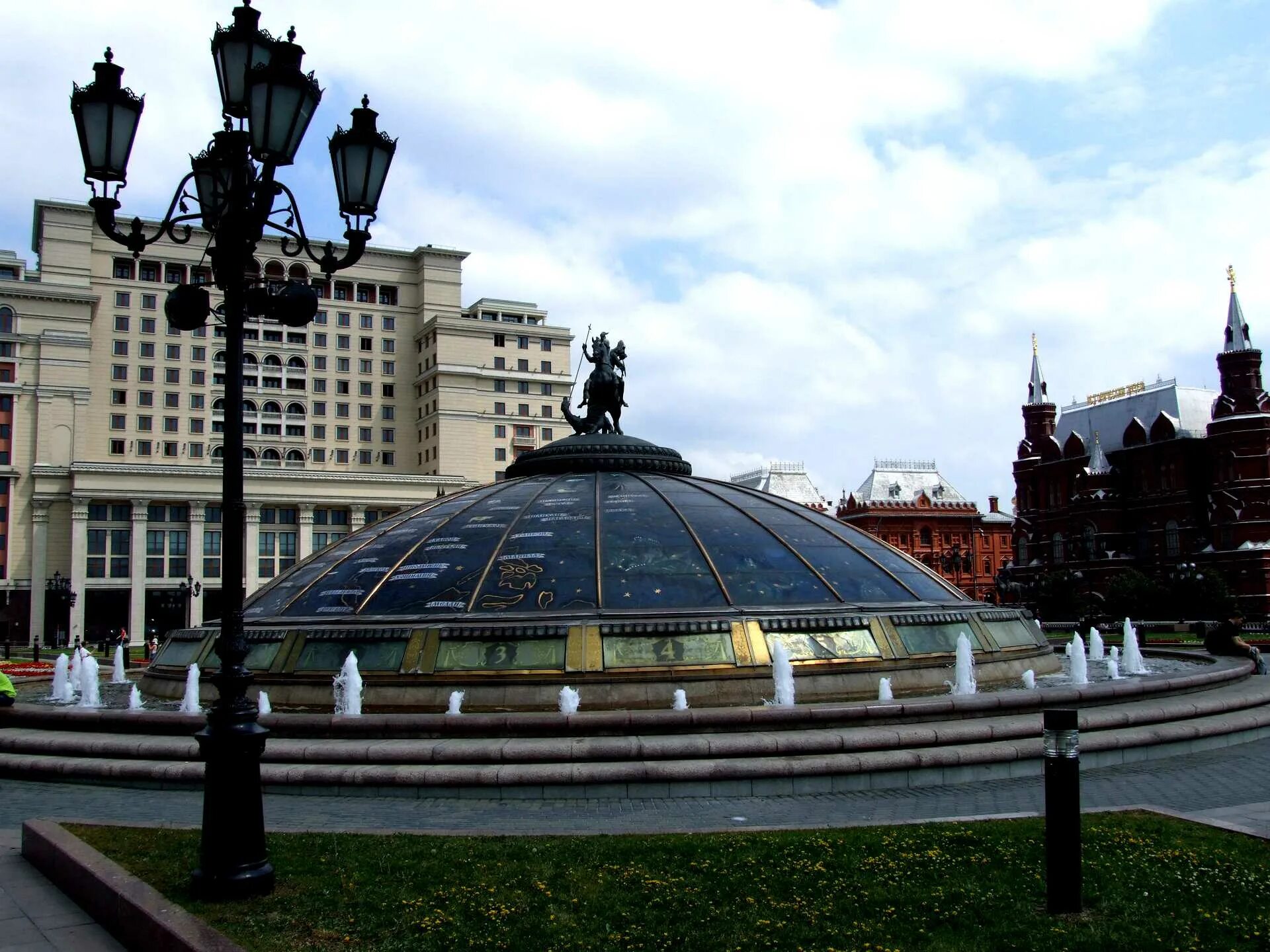 Купол на Манежной площади. Манежная площадь Москва.