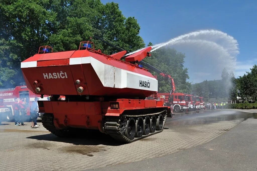 Пожарный танк т34. Пожар танков. Пожар танков. Пожарный танк big wind («сильный ветер») — венгрия. Пожарный танк на базе т-72.