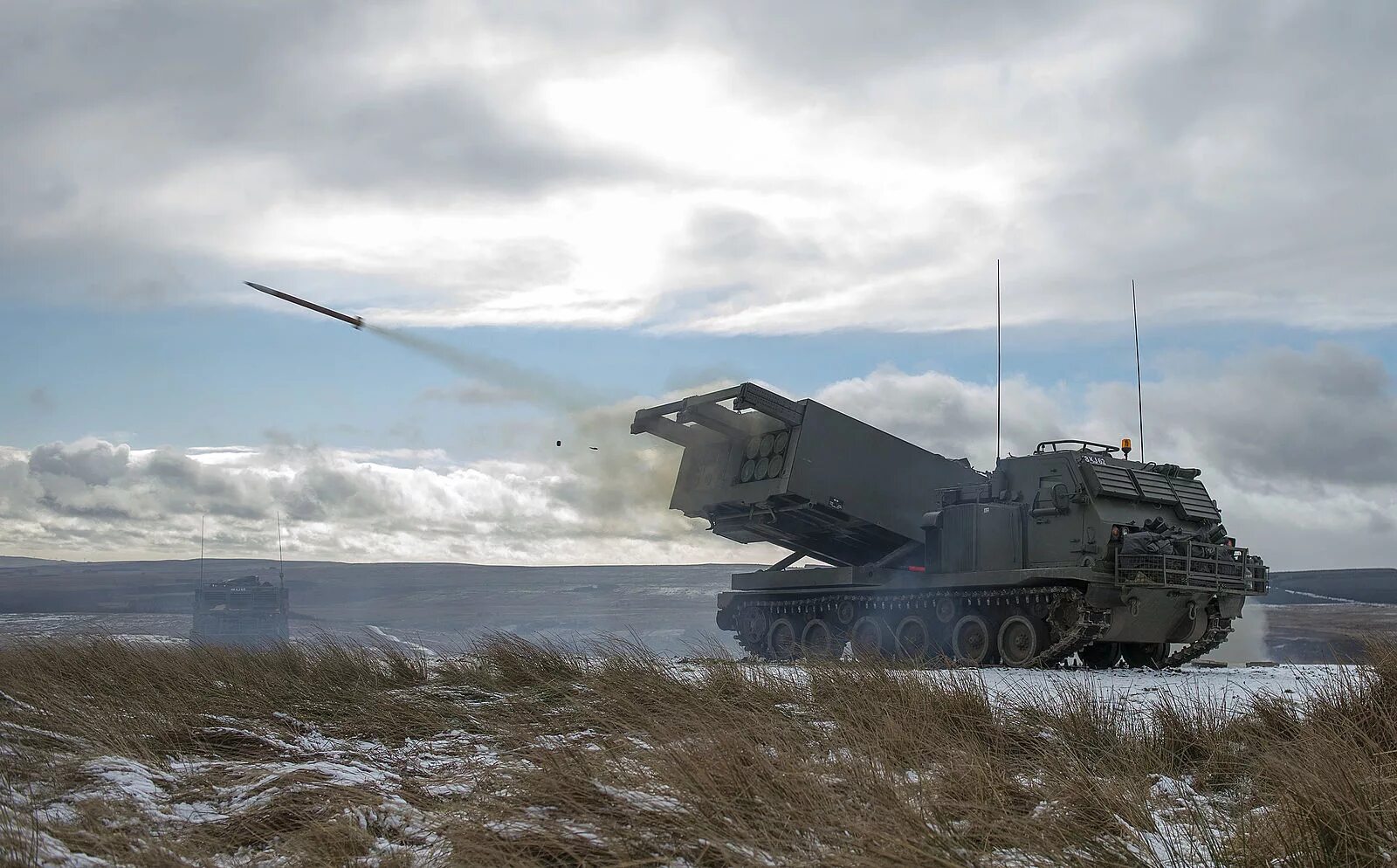 Реактивных систем залпового огня mlrs. M270 mlrs. рсзо м270. м270 млрс.