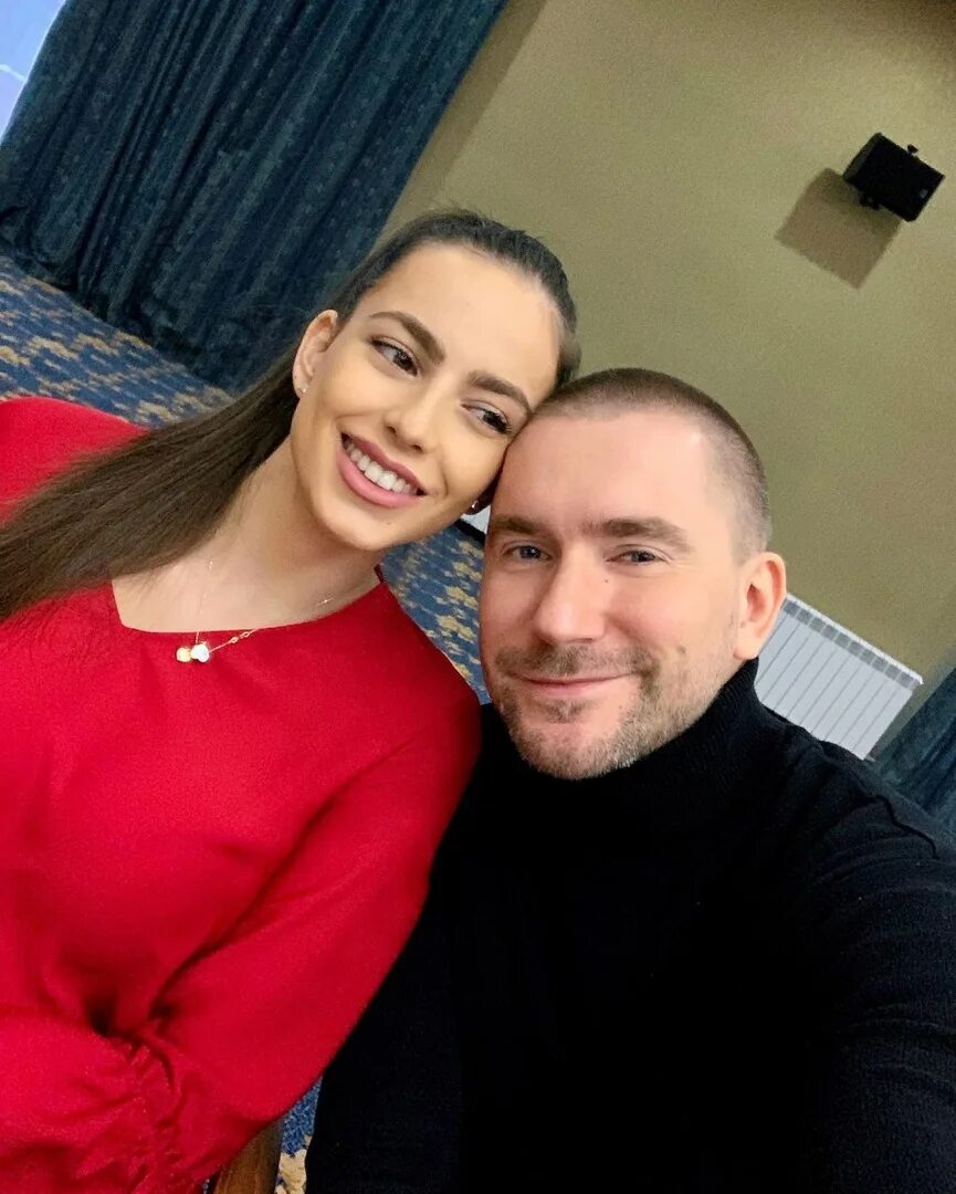 Олег винник бизнесмен и алекс. Олег винник и алекса бизнесмен. Винник бизнесмен из питера. Олег винник синайский вдовец и новая девушка. Олег винник бизнесмен.