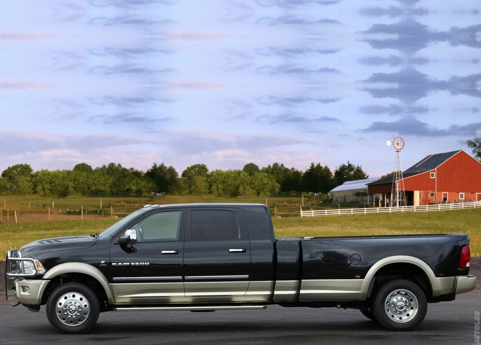 Dodge Ram 5500. Пикап Додж Ram 3500. Dodge Ram 3500 закрытый кузов. Dodge Ram long 1500. Стоимость пикапа