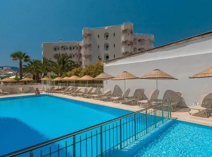 The beachfront hotel 4