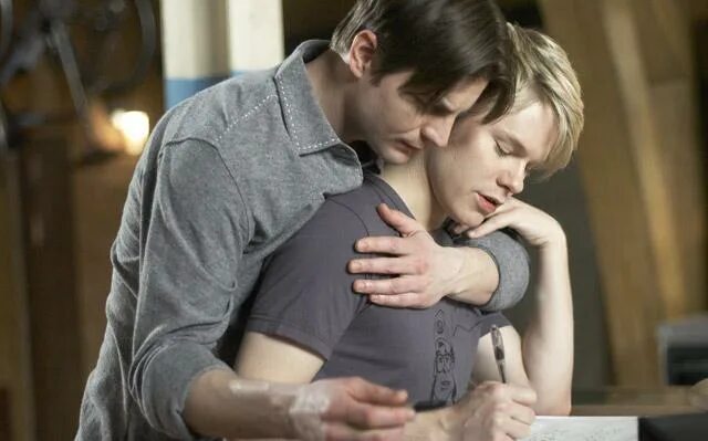 брайан и джастин. близкие друзья брайан и майкл поцелуи. брайан и джастин кадр. близкие друзья пары. брайан кинни.