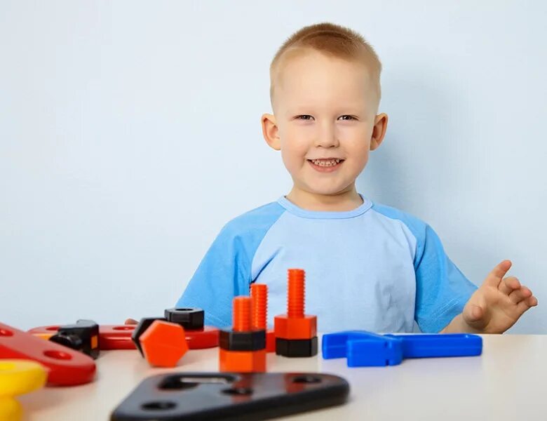 раннее детство. занятия для дошкольников. дети на занятии в детском саду. игрушки для детей. интересные игрушки для детей.