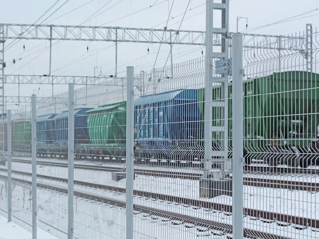 Заборы в железнодорожном. Дорхан сетки 3д. Системы ограждения из сварной сетки DOORHAN 3d. 3д ограждения DOORHAN. Секция Оптима Лайт из прутка 3,5 мм, 2535x1530 с ячейкой 55х200 ral6005 (зеленый).