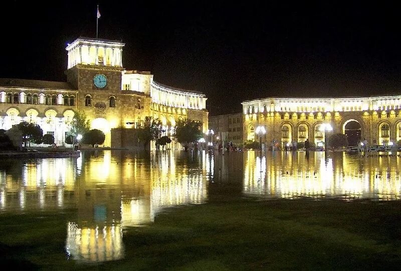 Евро в ереване. Ереван. Ночной Ереван фото. Ереван архитектура европейская. Латар Ереван.