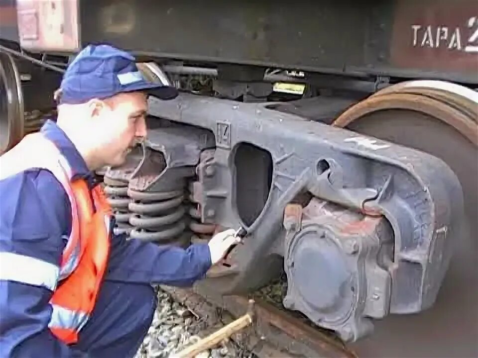 Трещина вагона. ВЧДЭ-13. ВЧДЭ-16. Дефектоскопия рамы тележки электропоезда. Эксплуатационное вагонное депо Сургут.