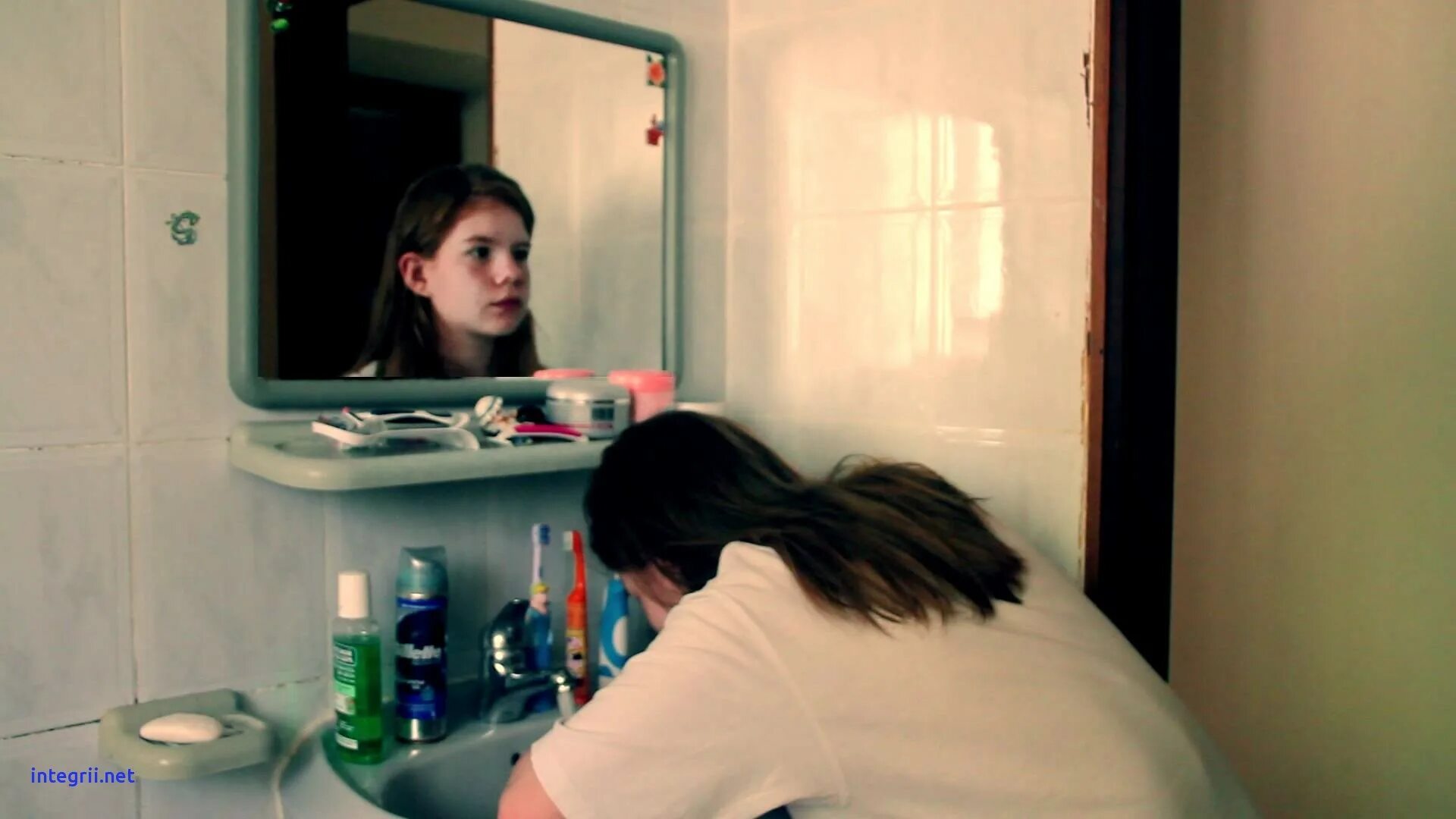 Transparent try on mirror