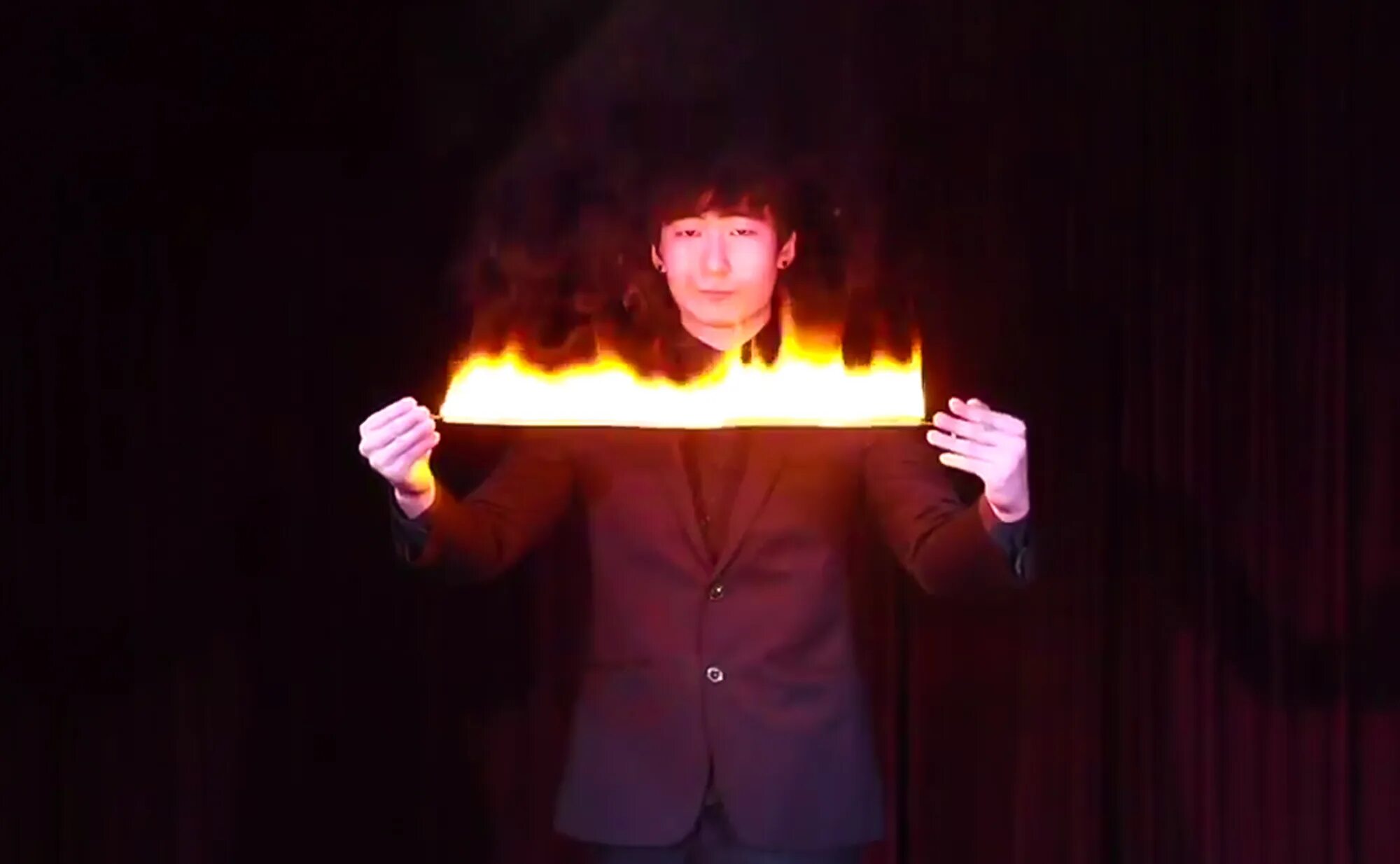 Как сделать фокус с огнем. Магия огня в реальной жизни. Фокусы с зажигалкой. Огонь из рук. Фокусник с огнем.