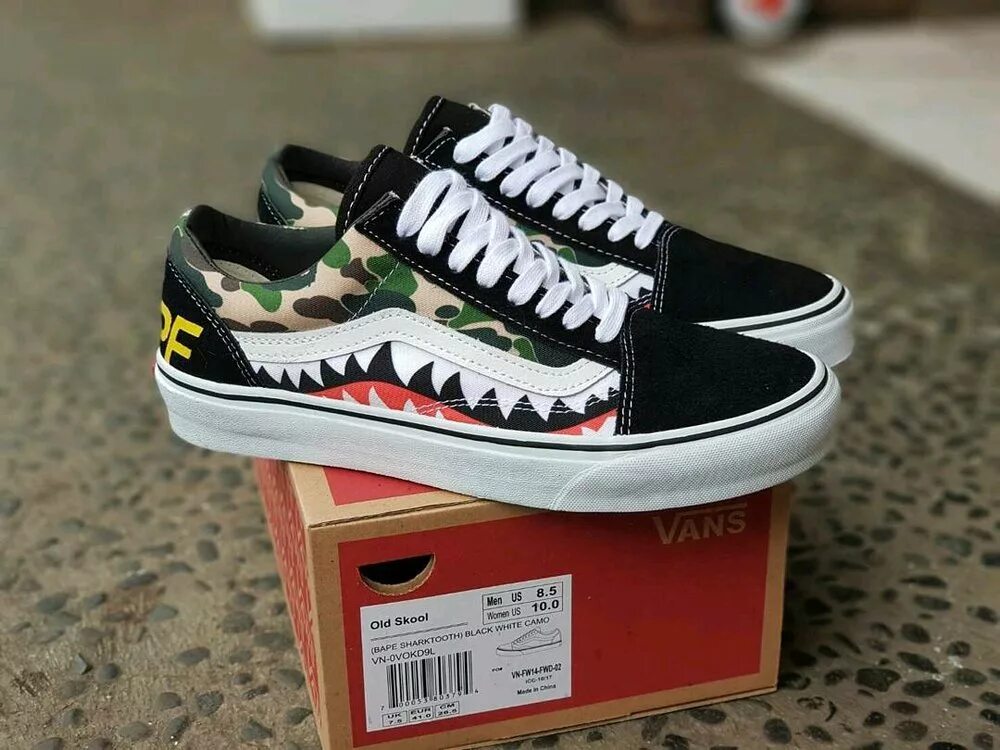 Ванс кну скул оригинал. Кеды Ванс Олд скул Шарк. Кеды vans old School Bape. Кеды vans old Skool Shark. Ванс Спанч Боб.