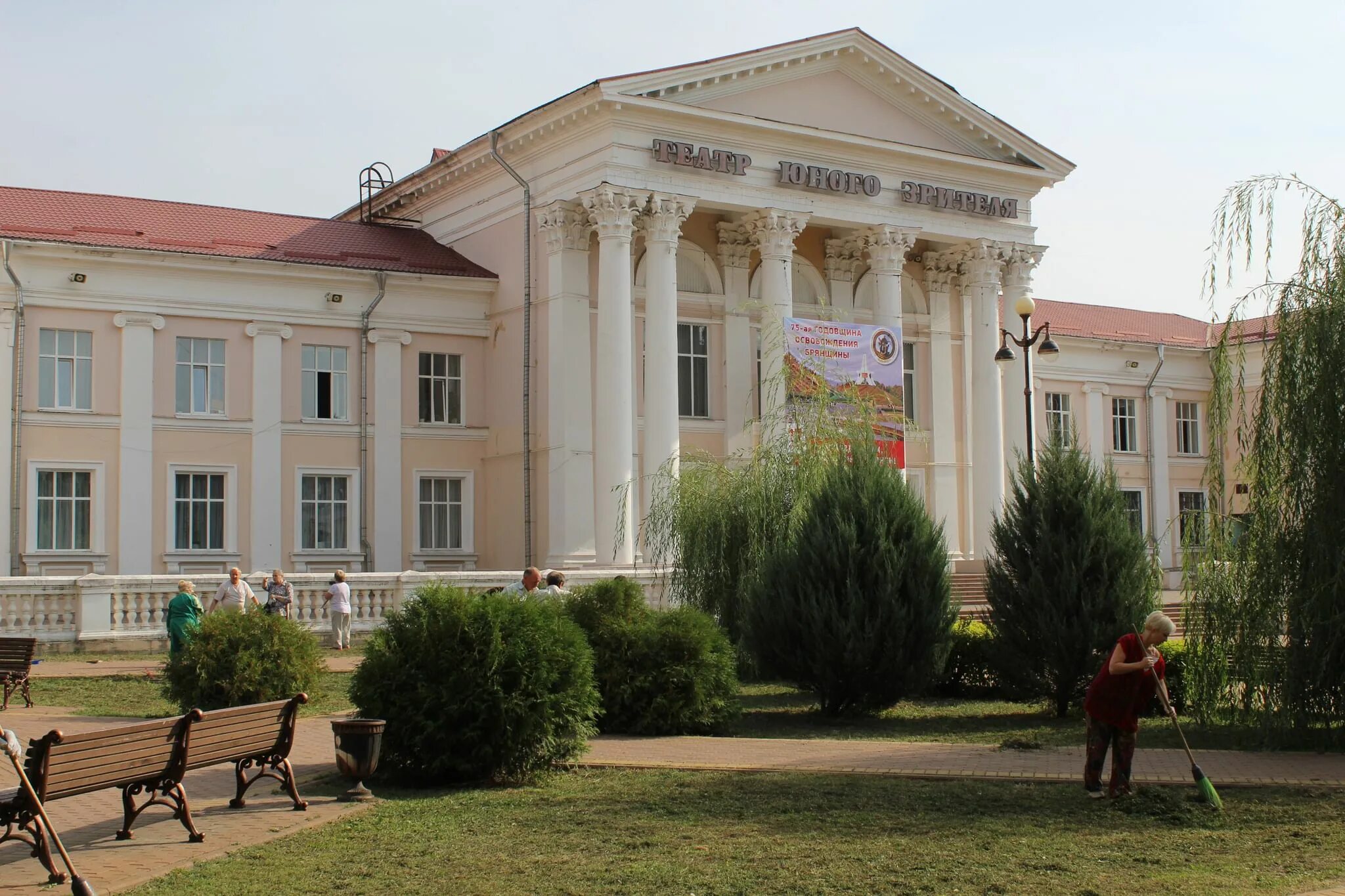 Брянский областной театр юного зрителя. Здание тюз брянск. Тюз брянск официальный. Театр юного зрителя брянск. Брянский тюз.