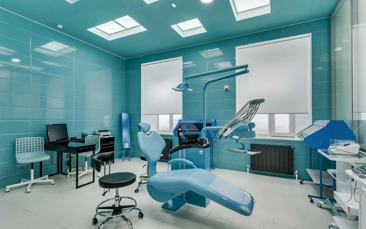 Врач частный кабинет. Клиника Dental Clinic. Стоматология кабинет. Стоматологический кабине. Рабочее место стоматолога.