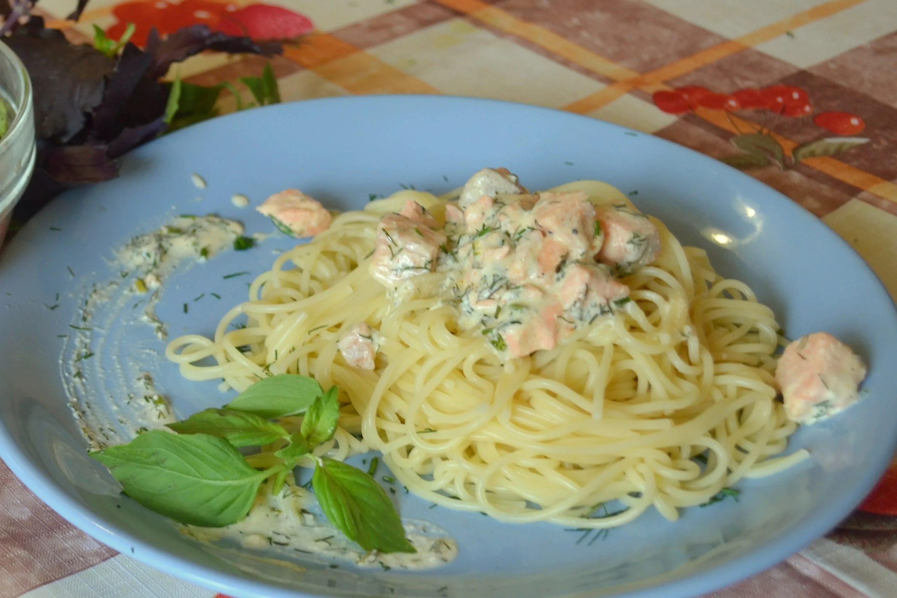 Подлив из сметаны к макаронам. Спагетти со сметаной. Паста с сыром и сметаной. Вкусная подлива к макаронам. Паста с сырным соусом.
