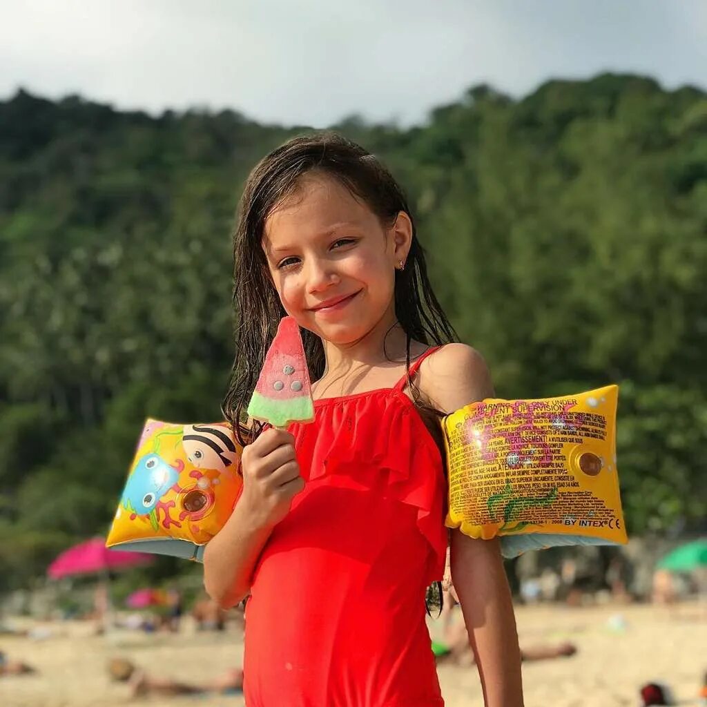 вика соловьева вики шоу. где живет шоу. где живет шоу. вики шоу девочка. адрес дома вики шоу.