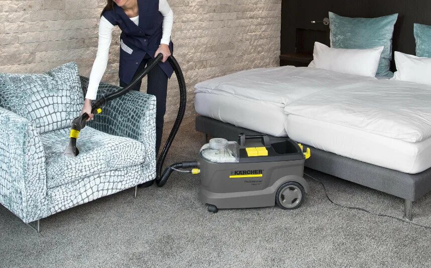 Моющий пылесос в аренду. Моющий пылесос керхер puzzi 10/1. химчистка karcher puzzi. пылесос для дивана. химчистка мягкой мебели.