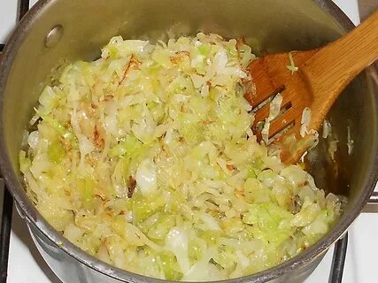 Капусту тушить на сковороде рецепт с луком