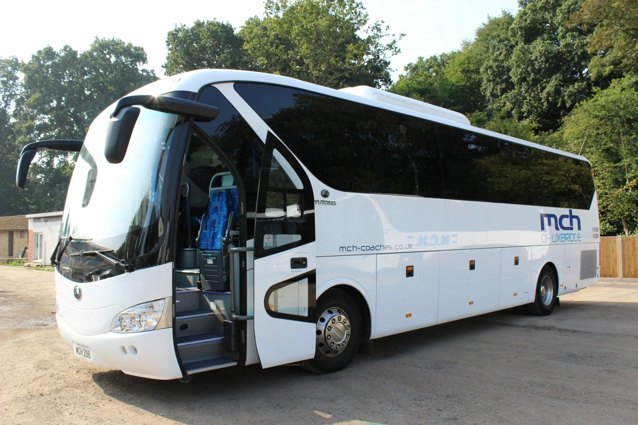 Yutong bus. Ютонг 53 места. yutong 53 автобус. ютонг 49 мест. ютонг 35 автобус.