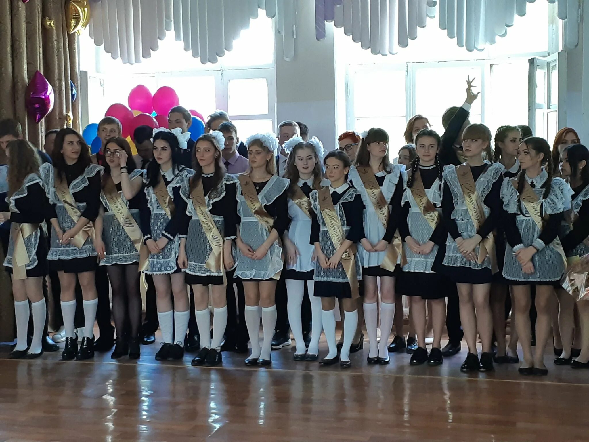 Выпускной 2020 года 11 класс. Сош 2 ленинкент. Выпускные в школах 2021 г. Егэ 2020. 11 класс 2020 год.