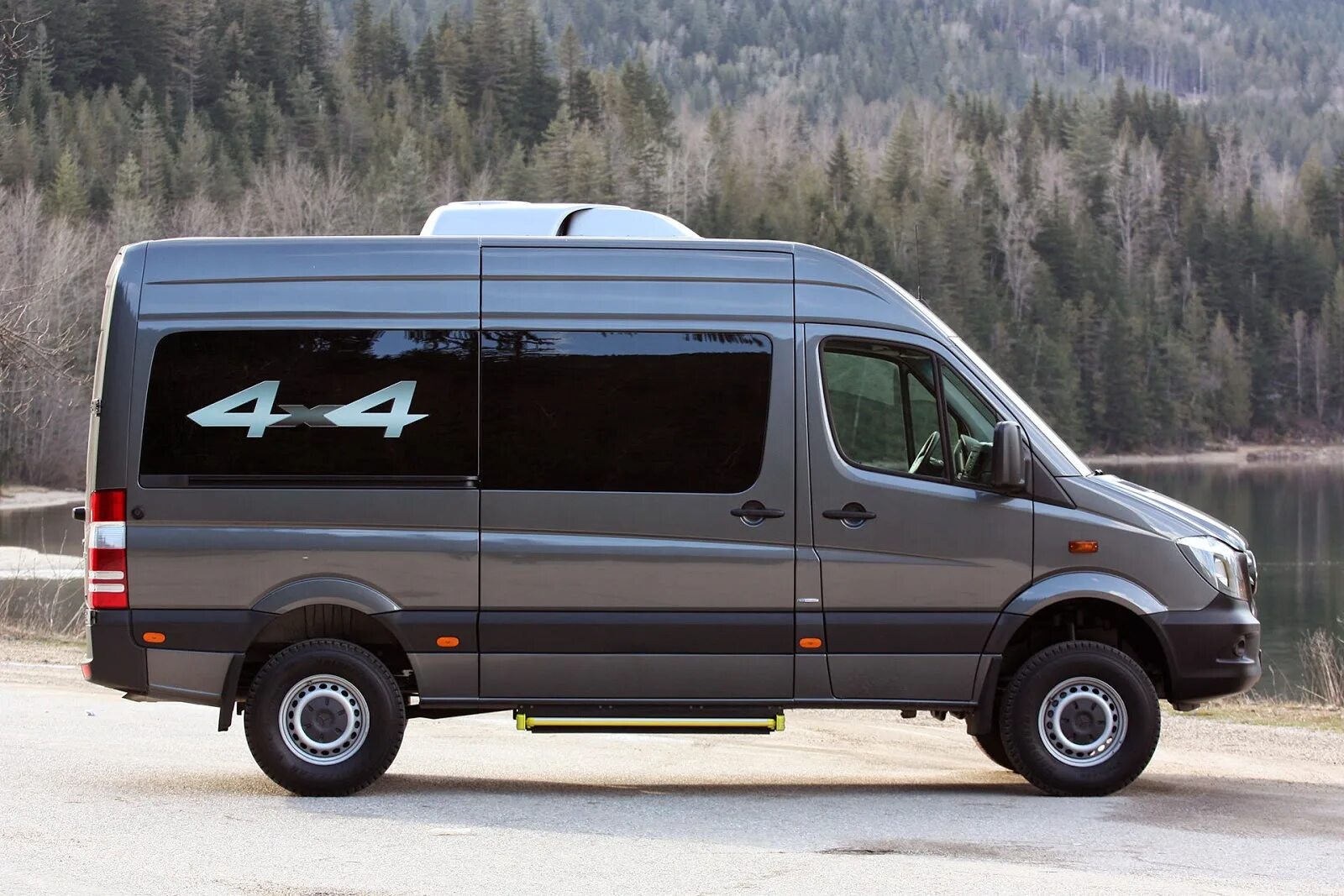 Спринтер московской области. Mercedes-Benz Sprinter 4x4. Mercedes Sprinter 4 4. Mercedes Sprinter 4x4. Mercedes Benz Sprinter 4x4 автодом.