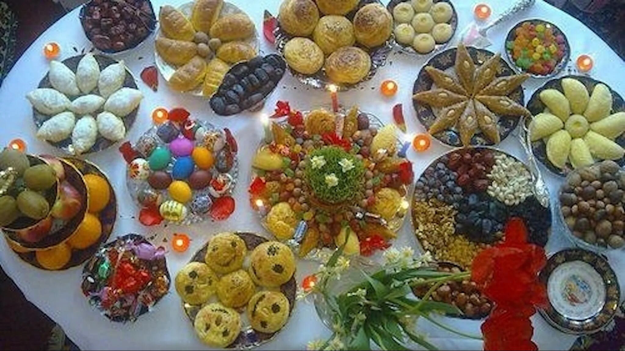 Конфеты на уразу. Праздничный стол на Новруз байрам в Азербайджане. Хонча на Новруз. Новруз байрам стол праздничный. Чершенбе Новруз.